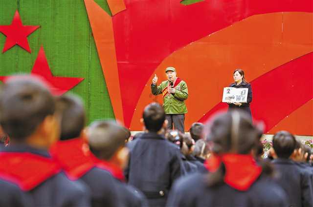 家里相亲的男朋友 我不怎么喜欢他 一直给他暗示不想他缠着我 他说我跑不掉？游戏画面