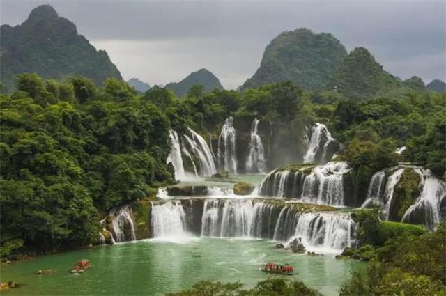 一本书让秦始皇又爱又恨,焚书坑儒时没舍得烧,但年轻人不喜欢看