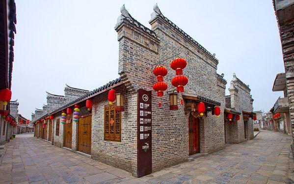 迷路的可爱男孩